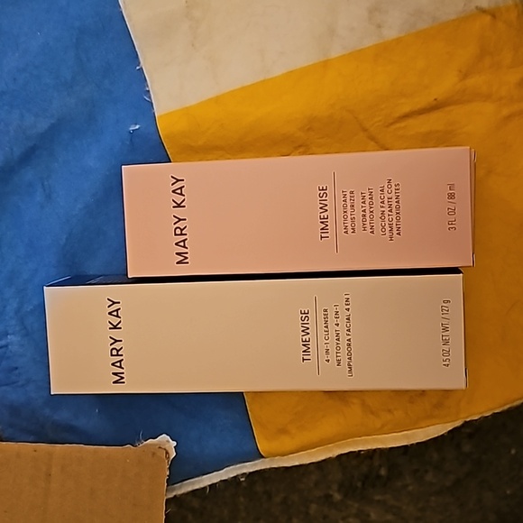 Timewise cleanser and moisturizer - Picture 1 of 1